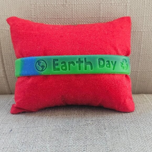 Earth Day Bracelet Blue/Green Rubber Stretched Unisex Wrist Band NWT Unbranded - Picture 4 of 9